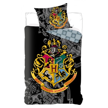 Set lenjerie de pat copii, Harry Potter Hogwarts Crest 2 piese 140x200, 60x63 cm Negru 140 x 200 Set lenjerie de pat copii, Harry Potter Hogwarts Crest 2 piese 140x200, 60x63 cm Negru 140 x 200