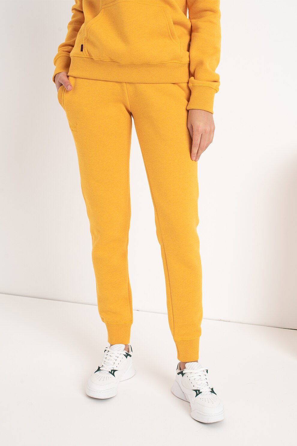 SUPERDRY, Pantaloni sport cu croiala conica si buzunare laterale Vintage, Galben sofran
