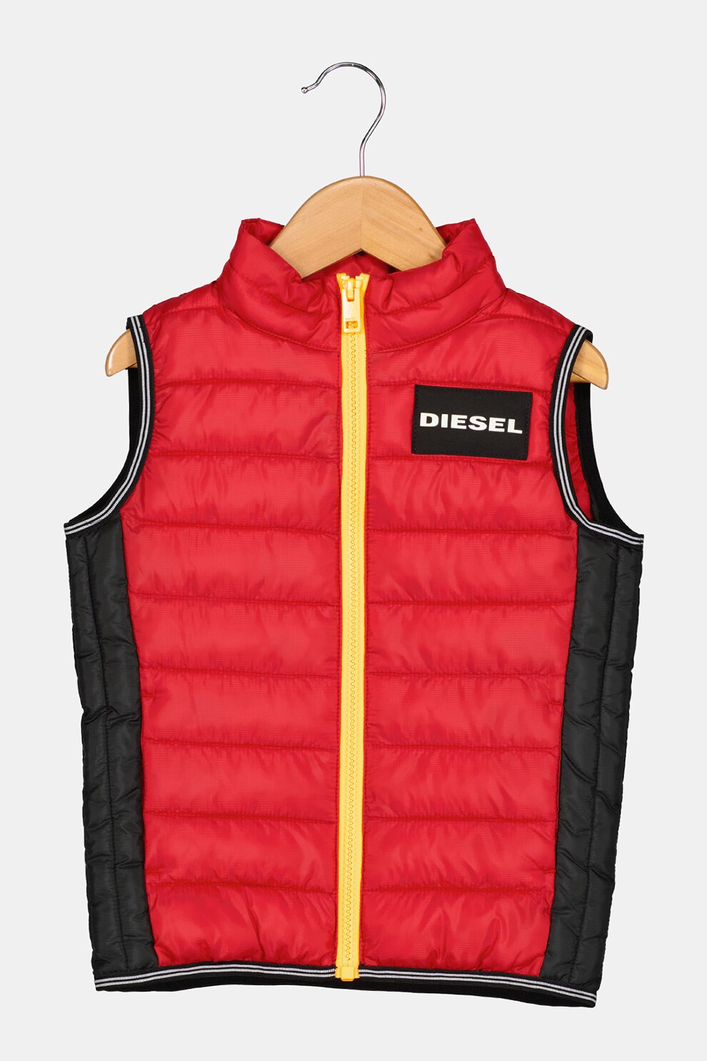 Diesel, Vesta matlasata cu model colorblock, Rosu/Negru