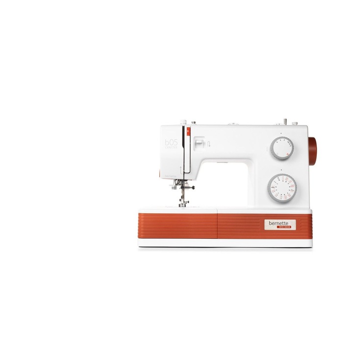 Masina de cusut, 30 cusaturi, 6 picioruse, Bernette B05 CRAFTER