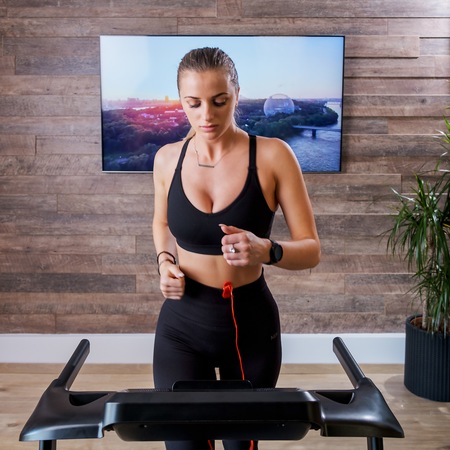 Banda de alergare electrica, GO4FIT, model FIT200, motor 2.0 CP, viteza 1-14.8 km/h, inclinare manuala 0-10%, greutate maxima utilizator 100 kg, cheie siguranta