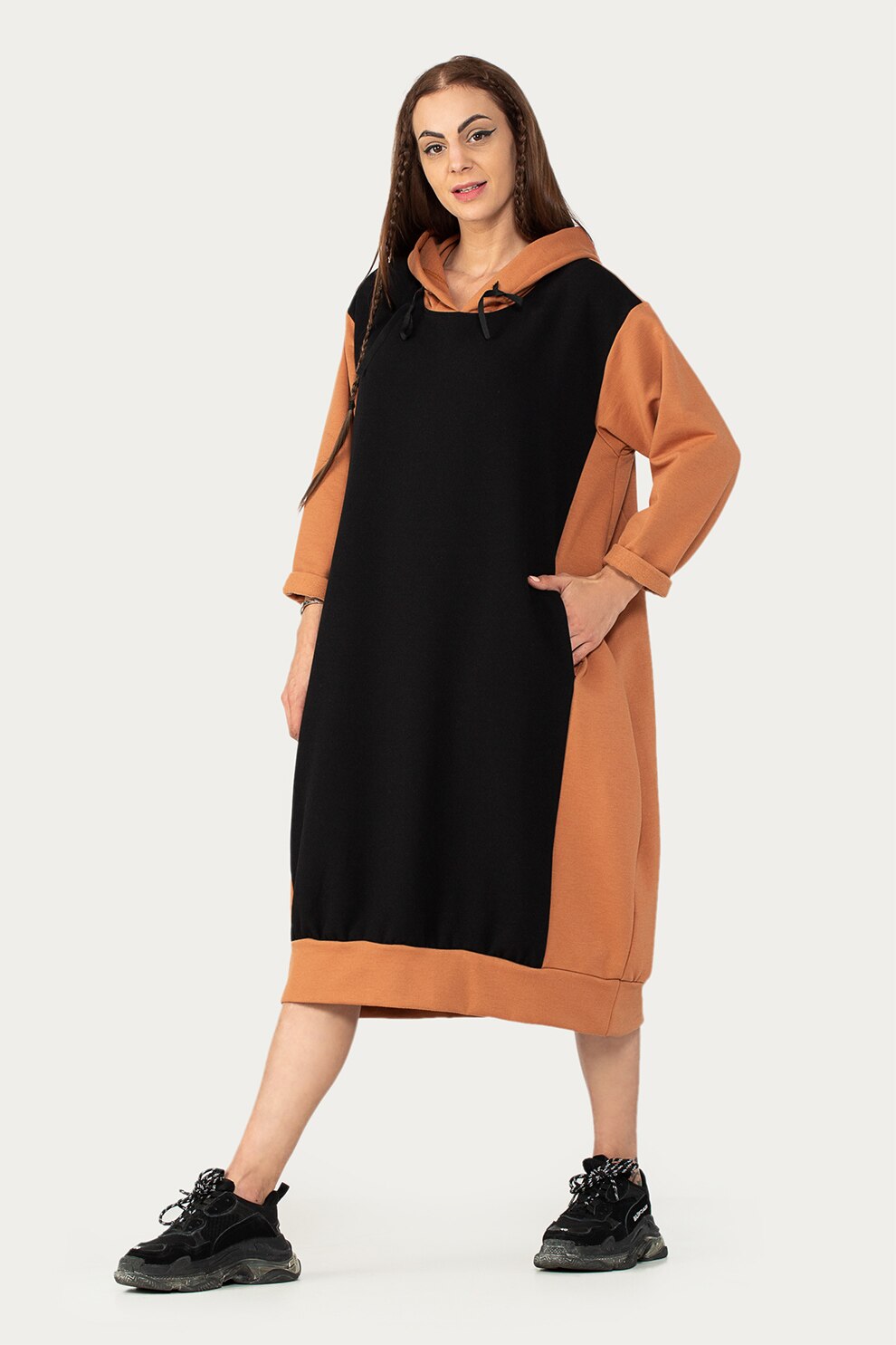 Antonia M, Rochie tip hanorac cu model in doua tonuri, Maro scortisoara/Negru