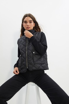 Trendyol, Vesta matlasata cu buzunare cu clapa, Negru Trendyol, Vesta matlasata cu buzunare cu clapa, Negru