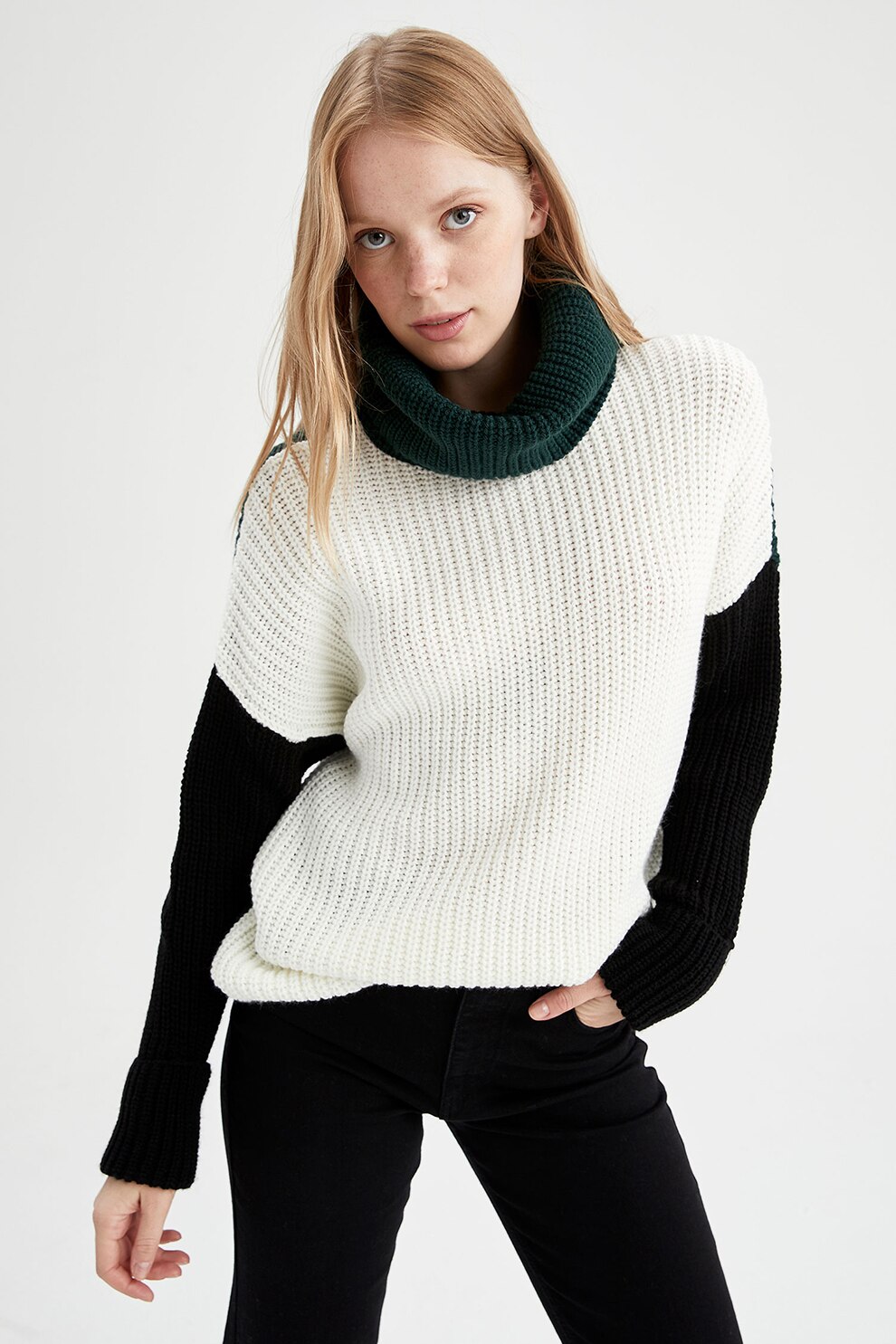 DeFacto, Pulover cu guler inalt si aspect contrastant, Albastru petrol/Crem