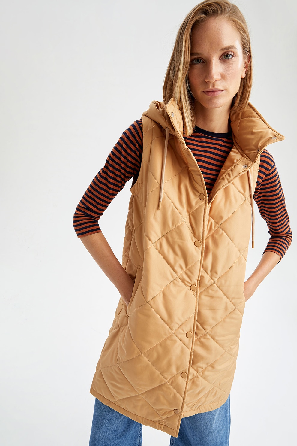 DeFacto, Vesta matlasata relaxed fit cu gluga, Bej