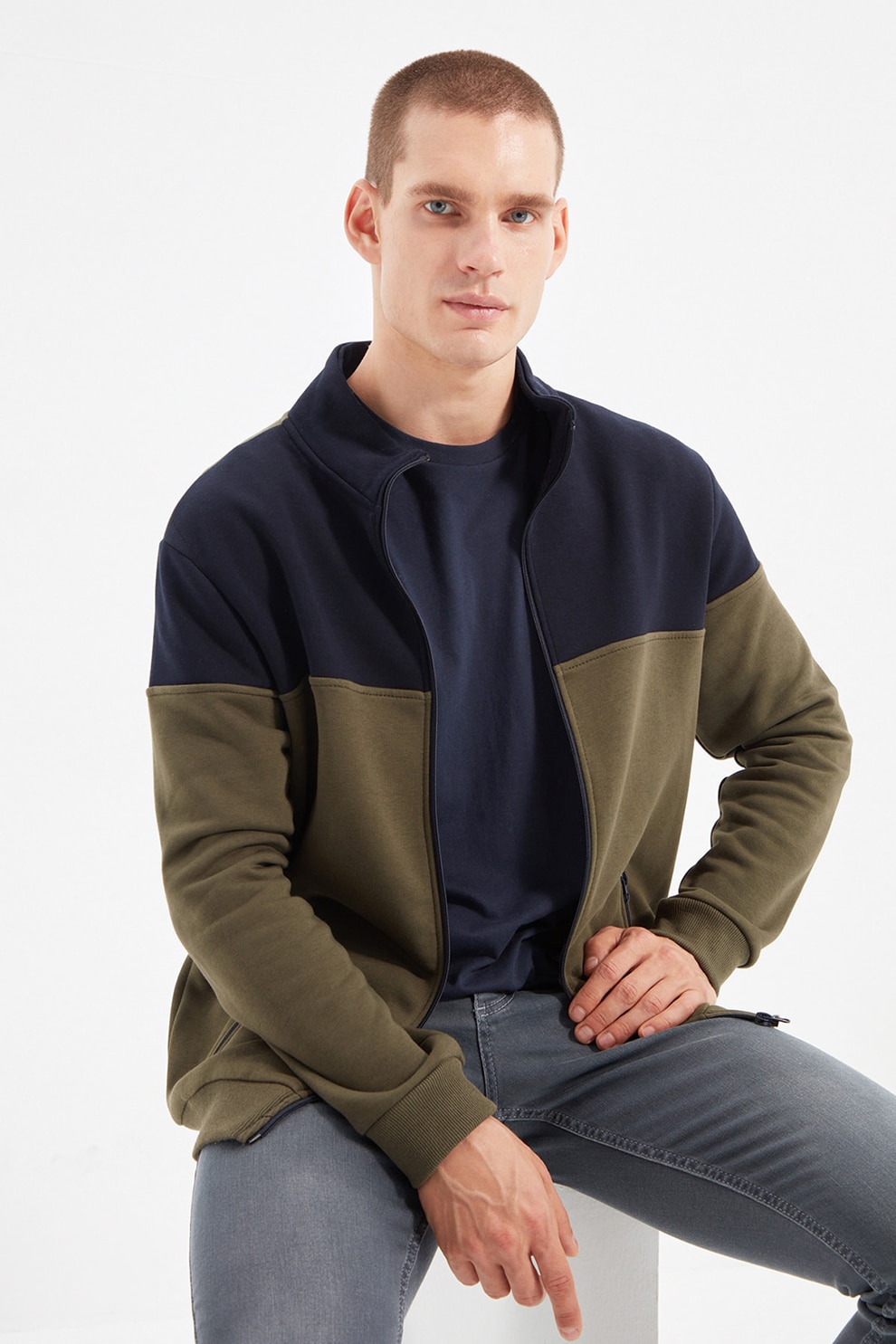Trendyol, Bluza sport cu fermoar si model colorblock, Verde militar/Bleumarin