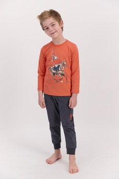 U.S. Polo Assn., Pijama din bumbac cu imprimeu grafic, Oranj/Gri carbune, 110-116 CM U.S. Polo Assn., Pijama din bumbac cu imprimeu grafic, Oranj/Gri carbune, 110-116 CM