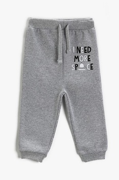 KOTON, Pantaloni sport cu snur de ajustare si detaliu cu imprimeu text, Gri melange, 74-80 CM KOTON, Pantaloni sport cu snur de ajustare si detaliu cu imprimeu text, Gri melange, 74-80 CM