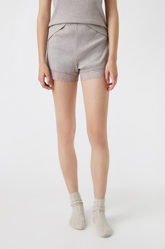 KOTON, Pantaloni scurti de casa cu detalii din dantela, Maro taupe deschis KOTON, Pantaloni scurti de casa cu detalii din dantela, Maro taupe deschis