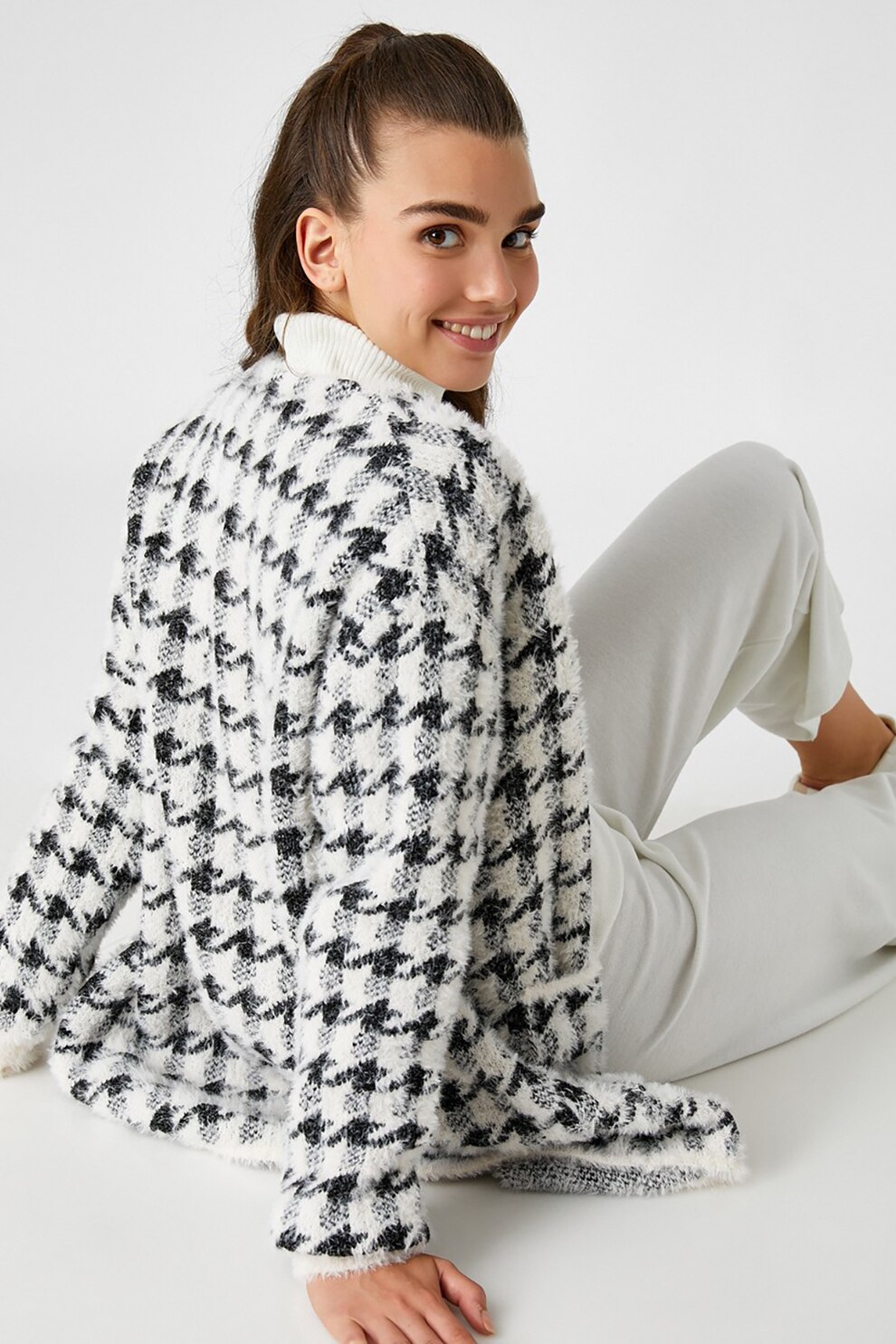 KOTON, Cardigan cu imprimeu houndstooth si buzunare aplicate, Alb/Negru