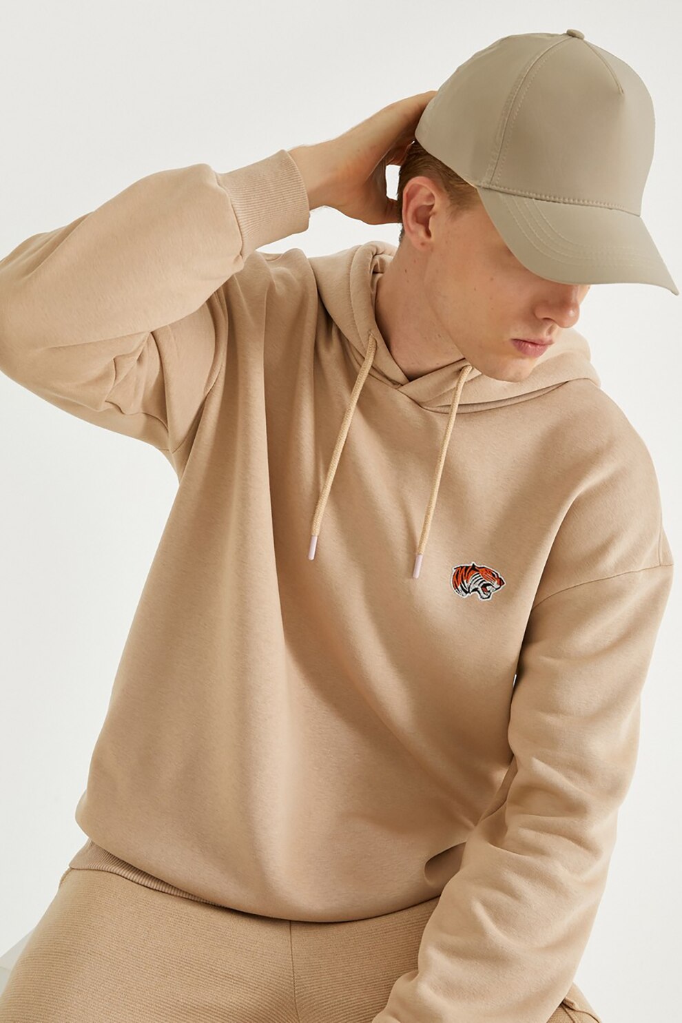 KOTON, Hanorac cu detaliu grafic brodat, Bej, S