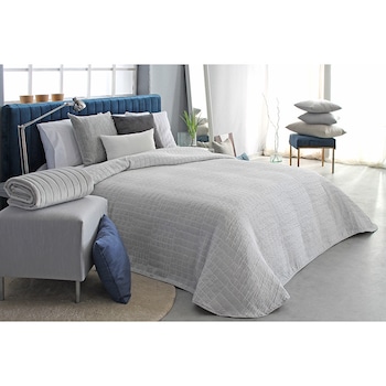 Set Cuvertura Ogy si o fata de perna, Reig Marti, gri, 205 cm x 270 cm Set Cuvertura Ogy si o fata de perna, Reig Marti, gri, 205 cm x 270 cm