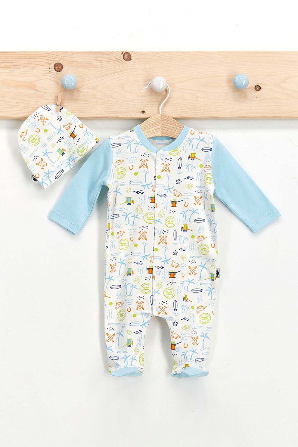 U.S. Polo Assn., Set de caciula si salopeta cu botosei si imprimeu - 2 piese, Bleu/Alb