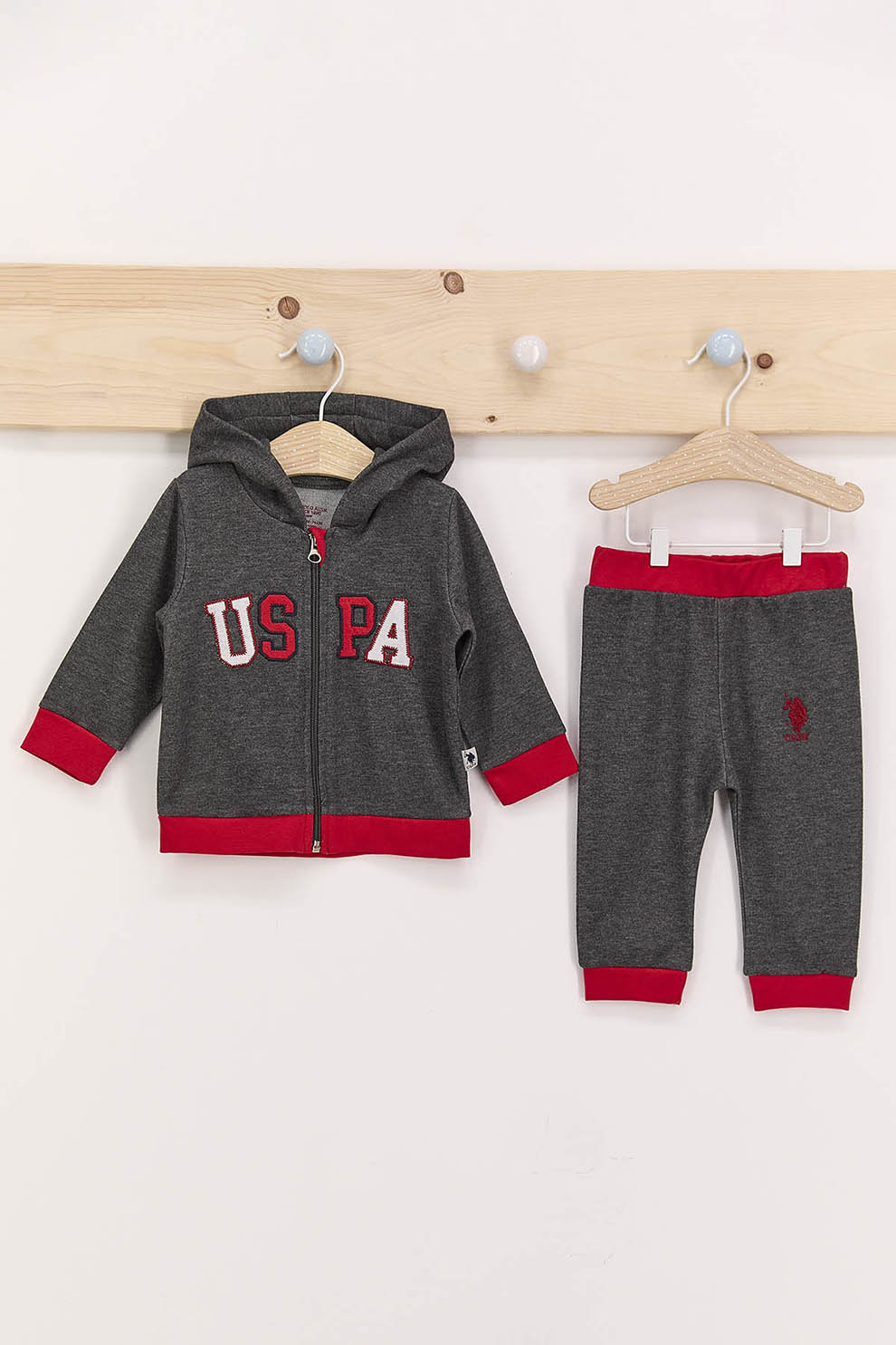 U.S. Polo Assn., Set de hanorac si pantaloni cu imprimeu logo, Gri inchis melange/Rosu