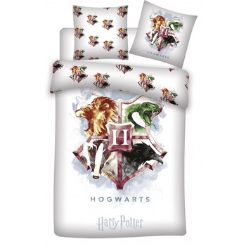 Set lenjerie de pat pentru copii Harry Potter Hogwarts , 140x200 cm, 70x90 cm, 100% Bumbac, Multicolor Set lenjerie de pat pentru copii Harry Potter Hogwarts , 140x200 cm, 70x90 cm, 100% Bumbac, Multicolor
