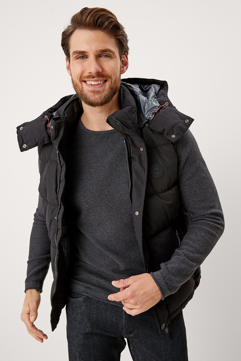 s.Oliver, Vesta cu gluga, vatelina si aspect matlasat, Negru