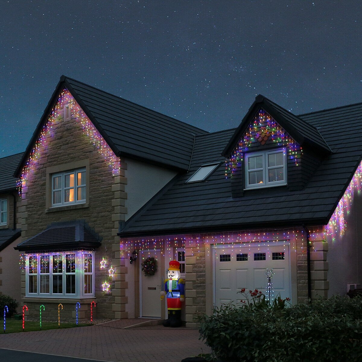 Instalatie Craciun, 40 m, 1144 Led-uri ,Franjuri, Rosu / Verde/ Albastru, Flash, Transformator, Interconectabila, Prelungitor 3 m inclus, Fir Transparent, Flippy