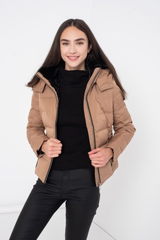 Vero Moda, Geaca cu umplutura de puf si gluga Dolly, Maro camel Vero Moda, Geaca cu umplutura de puf si gluga Dolly, Maro camel