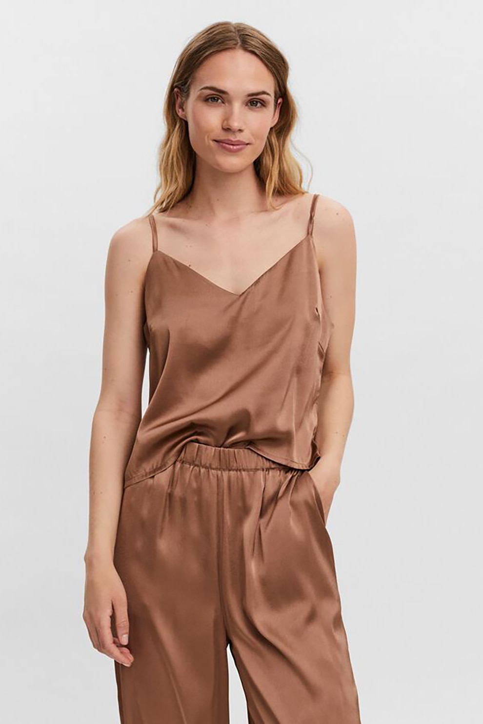Vero Moda, Pijama din satin cu decolteu in V, Maro caramel