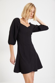 Trendyol - Къса разкроена рокля със сърцевидно деколте, Черен