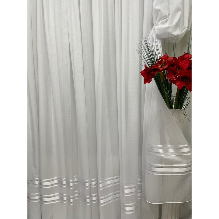 Perdea alba cu bordura alba din colectia "Crystalline" 250x245cm cu rejansa, by Liz Line - P24625