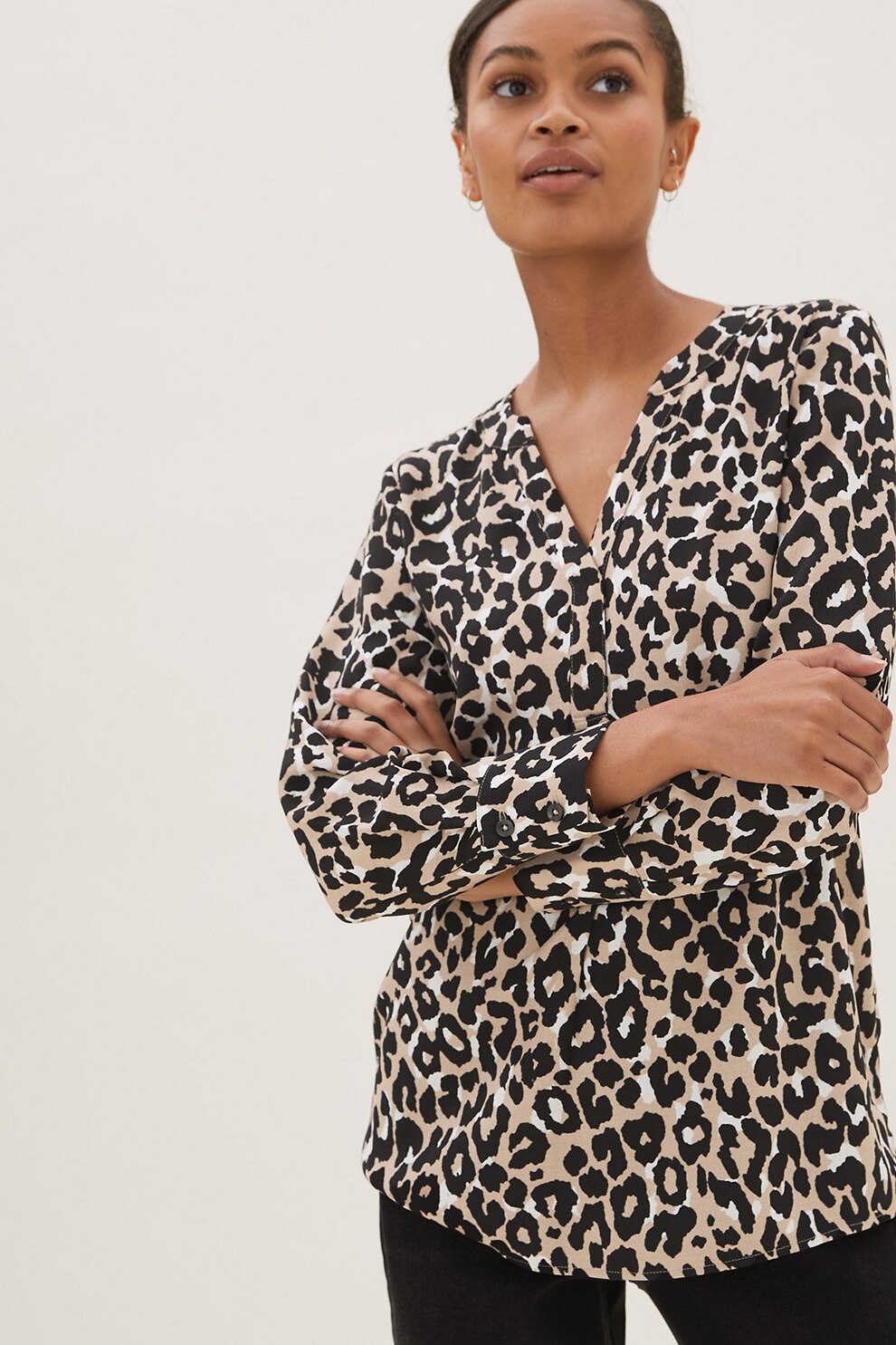 Marks & Spencer, Bluza cu decolteu in V si animal print, Maro camel/Negru/Alb