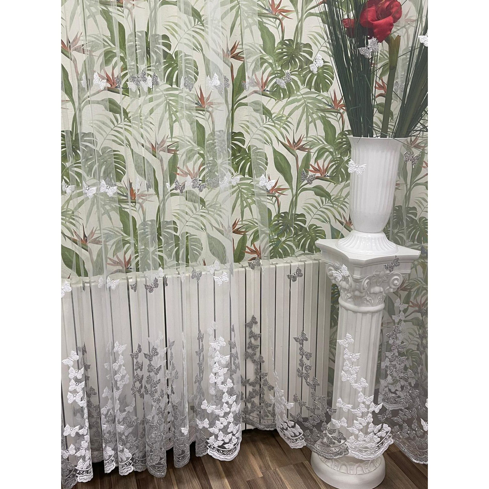 Perdea gri/alba cu bordura brodata din colectia 