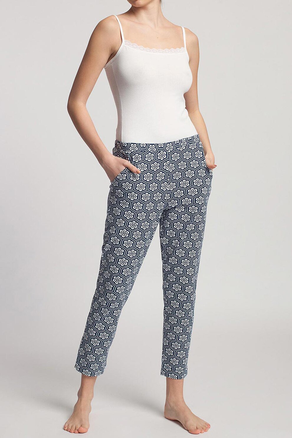Sofiaman, Pantaloni de pijama crop din amestec de modal Urban Story, Bleumarin/Alb