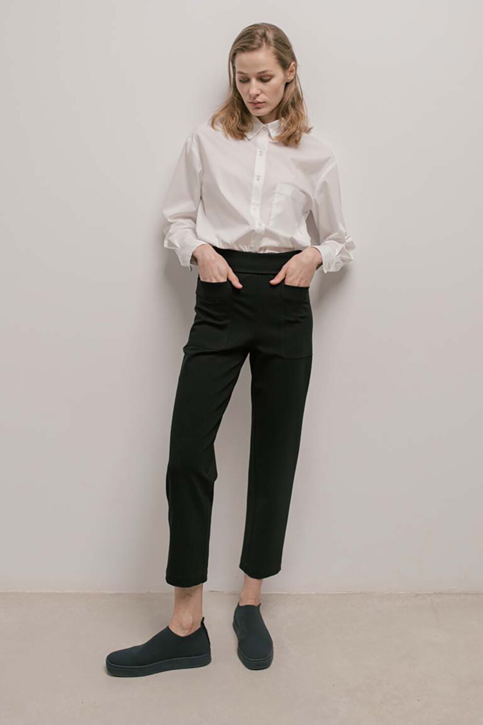 UNDRESS, Pantaloni crop cu buzunare frontale, Negru