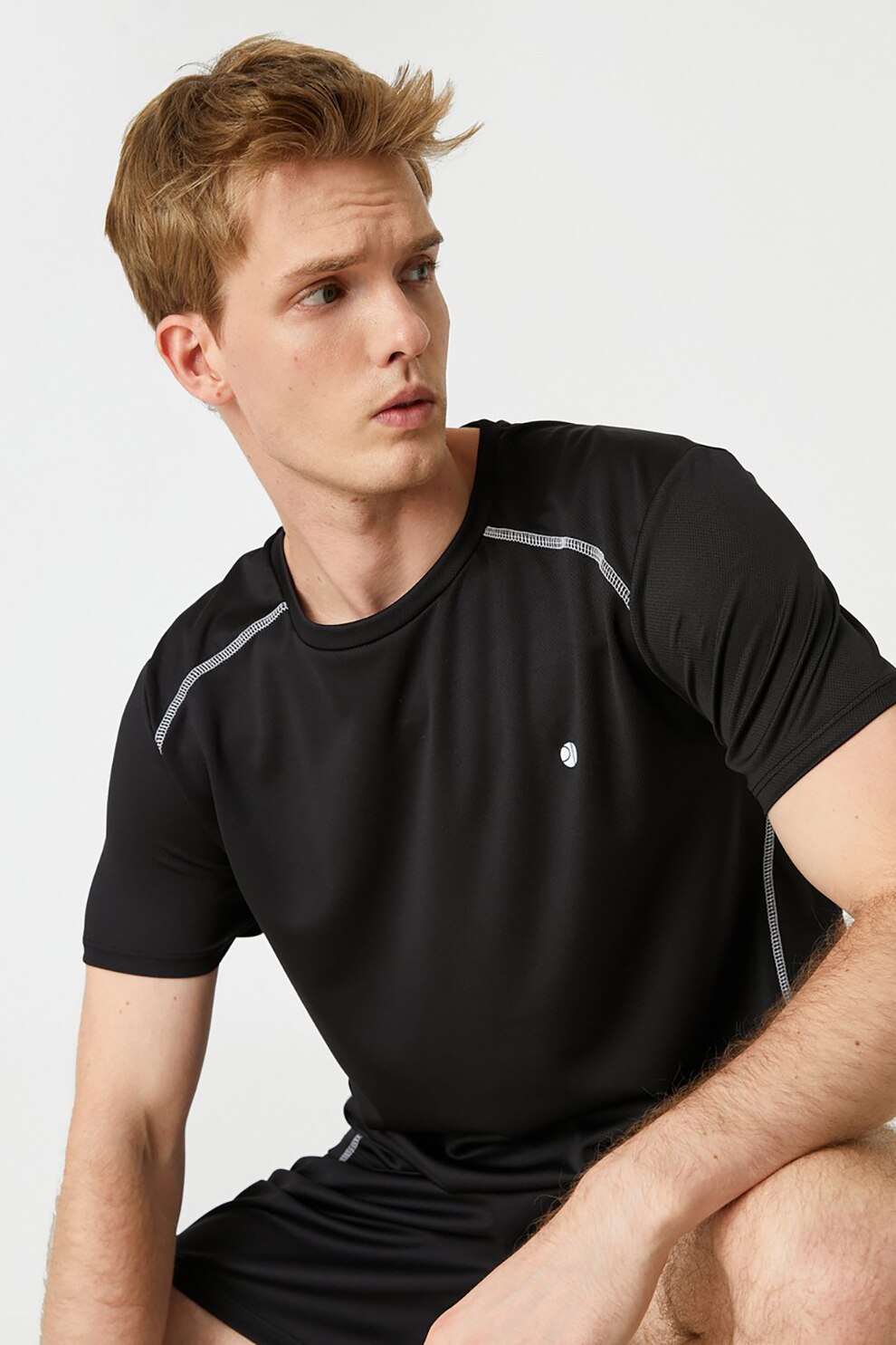 KOTON, Tricou cu decolteu la baza gatului si imprimeu discret, Negru/Alb