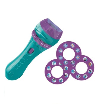 Lanterna interactiva cu proiector si cu 3 diapozitive interschimbabile cu 24 de caractere din Elsa si Ana din Frozen, pentru fete, ATS Lanterna interactiva cu proiector si cu 3 diapozitive interschimbabile cu 24 de caractere din Elsa si Ana din Frozen, pentru fete, ATS