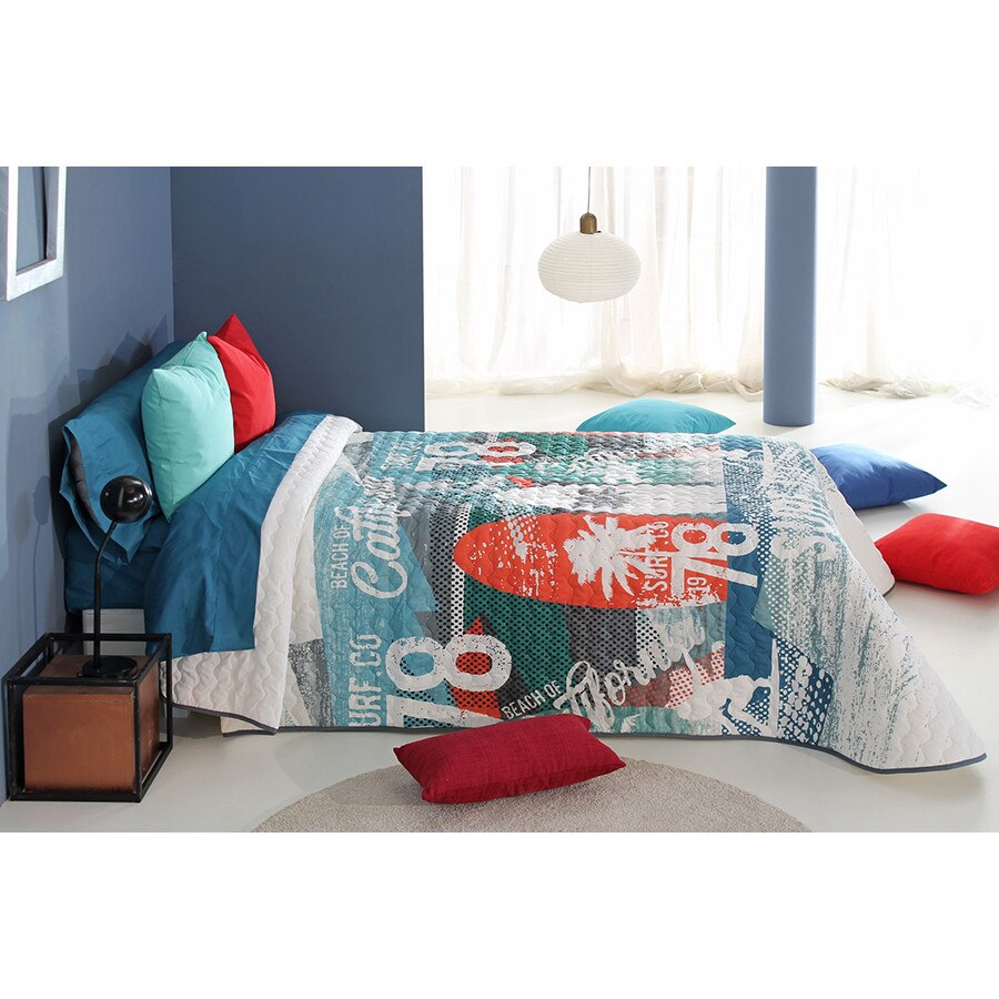 Set Cuvertura matlasata Surfer 2A si 2 perne decorative, Reig Marti, design surf, dimensiune 235 cm x 270 cm