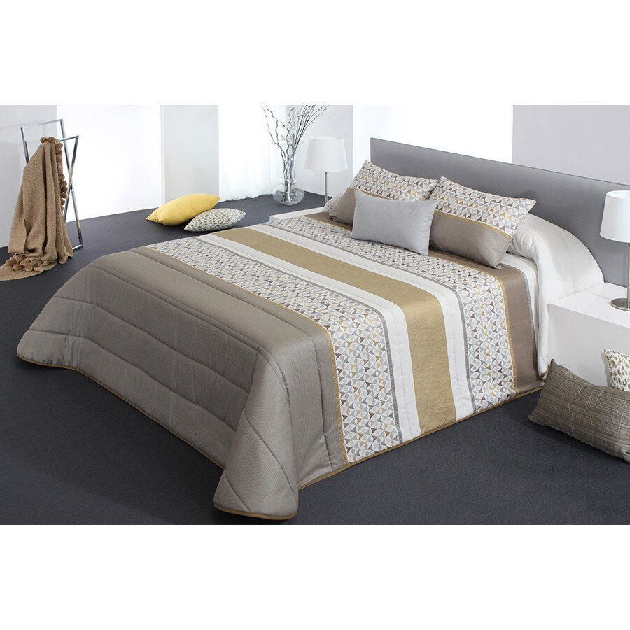 Set Cuvertura matlasata Forbes si 2 perne decorative, Reig Marti, bej, dimensiune 280 cm x 270 cm