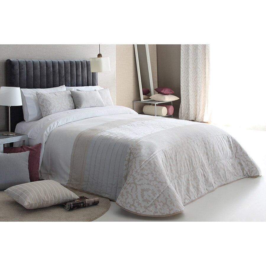 Set Cuvertura matlasata Kylie si 2 perne decorative, Reig Marti, bej, dimensiune 235 cm x 270 cm