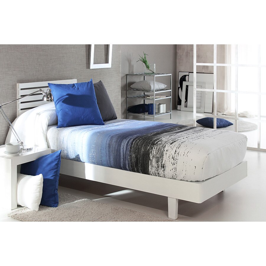 Set Cuvertura matlasata fixa Tarey AG si 1 perna decorativa, Reig Marti, albastru gri, pentru pat de 90 cm x 200 cm