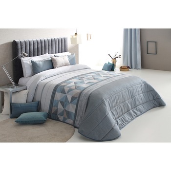 Set Cuvertura matlasata Testino si 2 perne decorative, Reig Marti, albastru, dimensiune 280 cm x 270 cm Set Cuvertura matlasata Testino si 2 perne decorative, Reig Marti, albastru, dimensiune 280 cm x 270 cm