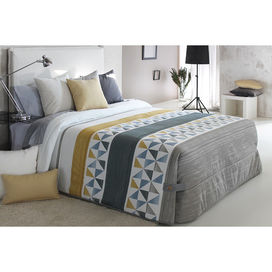 Set Cuvertura matlasata Wang si 2 perne decorative, Reig Marti, bej, gri, galben, dimensiune 235 cm x 270 cm