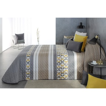 Set Cuvertura matlasata Yale 2P si 2 perne decorative, Reig Marti, gri, dimensiune 235 cm x 270 cm Set Cuvertura matlasata Yale 2P si 2 perne decorative, Reig Marti, gri, dimensiune 235 cm x 270 cm