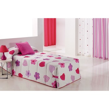 Set Cuvertura matlasata Wendyco si 1 perna decorativa, Reig Marti, flori, inimioare, dimensiune 190 cm x 270 cm Set Cuvertura matlasata Wendyco si 1 perna decorativa, Reig Marti, flori, inimioare, dimensiune 190 cm x 270 cm