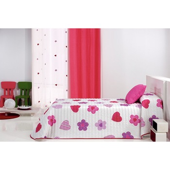 Set Cuvertura matlasata Wendyco 2Z si 1 perna decorativa, Reig Marti, flori, inimioare, dimensiune 190 cm x 270 cm Set Cuvertura matlasata Wendyco 2Z si 1 perna decorativa, Reig Marti, flori, inimioare, dimensiune 190 cm x 270 cm