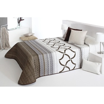 Set Cuvertura matlasata Twist 2P si 1 perna decorativa, Reig Marti, maron, dimensiune 190 cm x 270 cm Set Cuvertura matlasata Twist 2P si 1 perna decorativa, Reig Marti, maron, dimensiune 190 cm x 270 cm