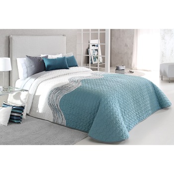 Set Cuvertura matlasata Zone 2P si 1 perna decorativa, Reig Marti, turcoaz, dimensiune 205 cm x 270 cm Set Cuvertura matlasata Zone 2P si 1 perna decorativa, Reig Marti, turcoaz, dimensiune 205 cm x 270 cm