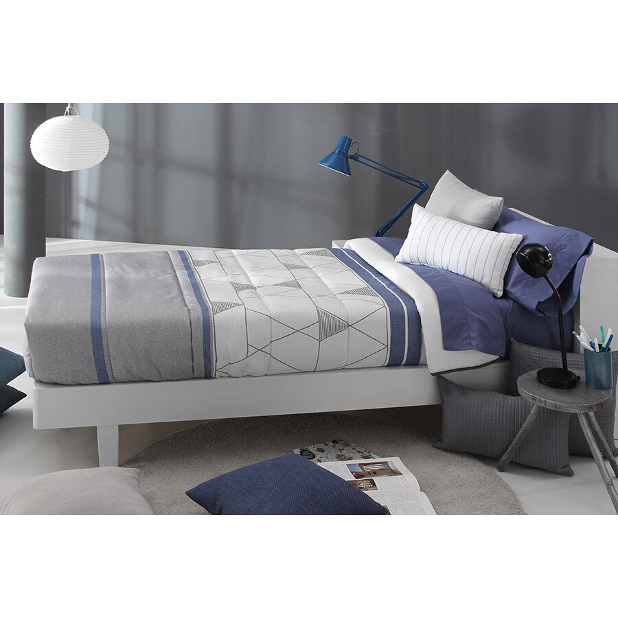 Set Cuvertura matlasata fixa Zenda AG si 1 perna decorativa, Reig Marti, gri, albastru, pentru pat de 90 cm x 200 cm
