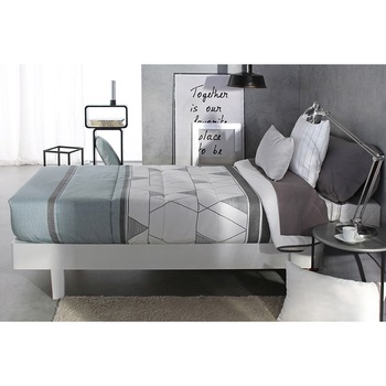 Set Cuvertura matlasata fixa Zenda AG si 1 perna decorativa, Reig Marti, gri, turcoaz, pentru pat de 90 cm x 200 cm Set Cuvertura matlasata fixa Zenda AG si 1 perna decorativa, Reig Marti, gri, turcoaz, pentru pat de 90 cm x 200 cm