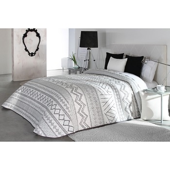 Set Cuvertura matlasata Adok 2P si 1 perna decorativa, Reig Marti, gri, dimensiune 205 cm x 270 cm Set Cuvertura matlasata Adok 2P si 1 perna decorativa, Reig Marti, gri, dimensiune 205 cm x 270 cm