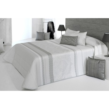 Set Cuvertura matlasata Amanda si 2 perne decorative, Reig Marti, gri, dimensiune 280 cm x 270 cm Set Cuvertura matlasata Amanda si 2 perne decorative, Reig Marti, gri, dimensiune 280 cm x 270 cm