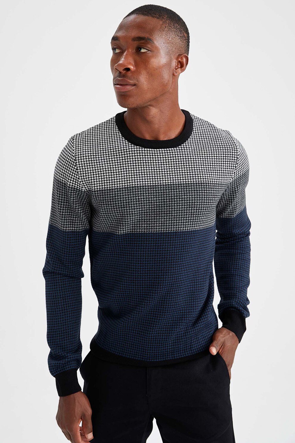 DeFacto, Pulover slim fit cu model colorblock, Bleumarin/Negru