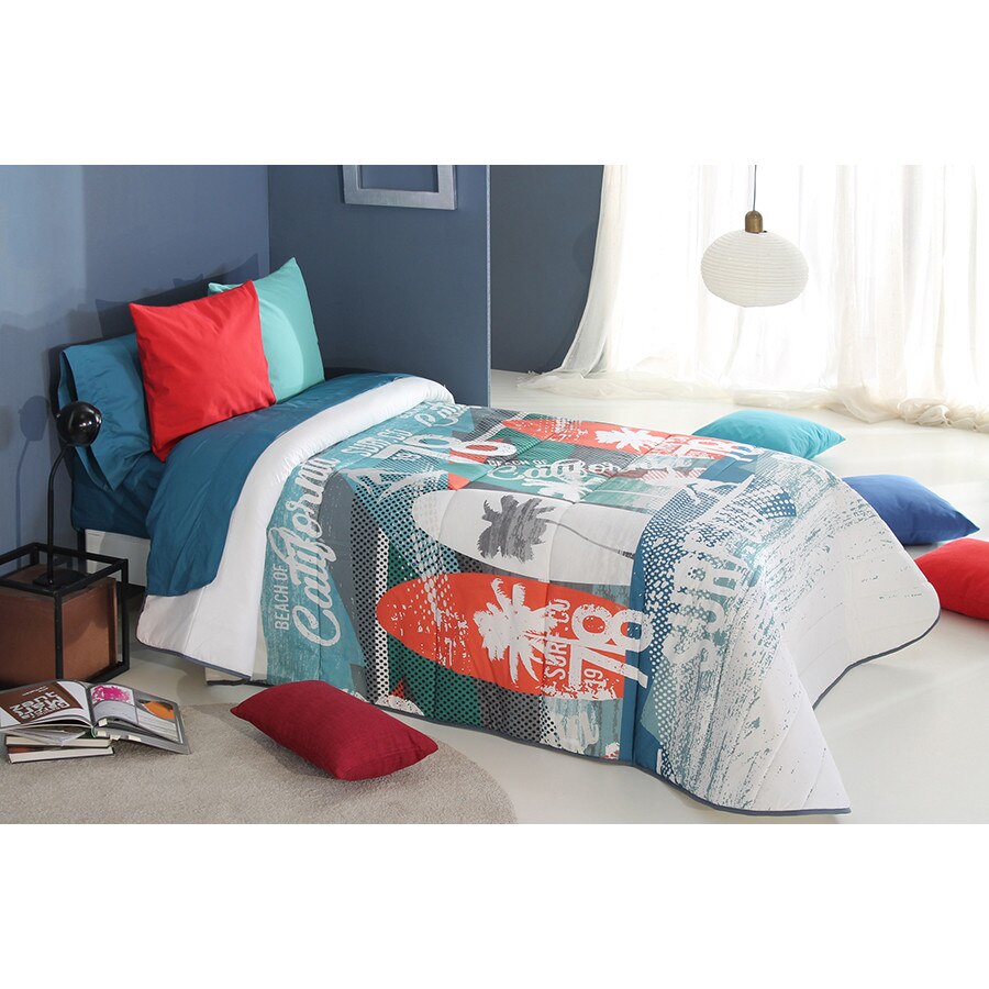 Set Cuvertura matlasata Surfer 2A si 1 perna decorativa, Reig Marti, design surf, dimensiune 205 cm x 270 cm