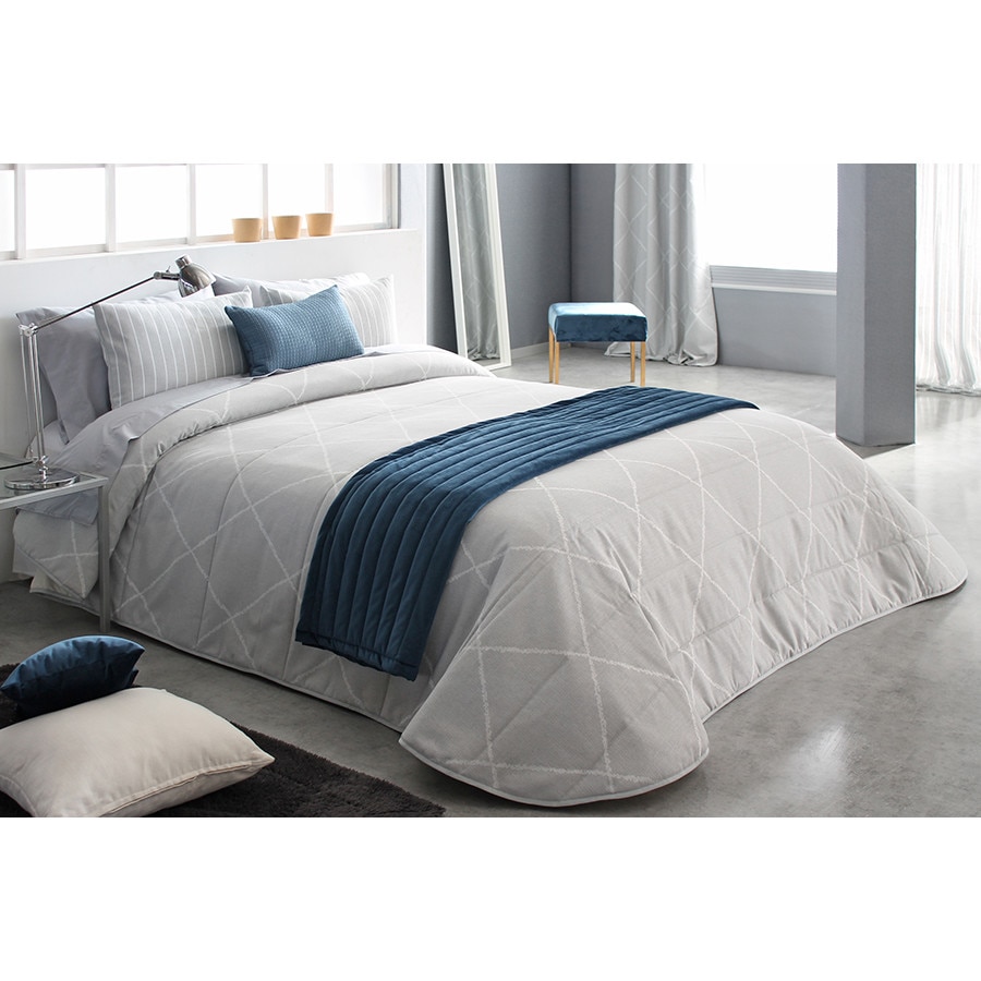 Set Cuvertura matlasata Deniro si 2 perne decorative, Reig Marti, gri, dimensiune 250 cm x 270 cm