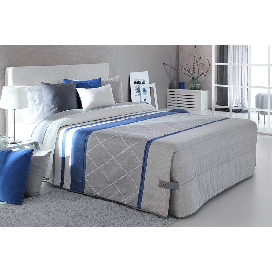 Set Cuvertura matlasata Carson si 2 perne decorative, Reig Marti, gri, dimensiune 235 cm x 270 cm